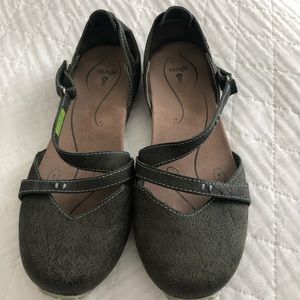 Women’s flats